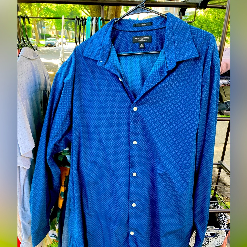 Banana Republic XL men’s blue dress shirt